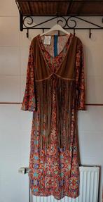Lange HIPPIE JURK met vest en pruik voor dames, maat 44-46., Maat 42/44 (L), Ophalen of Verzenden, Kleding, Overige thema's