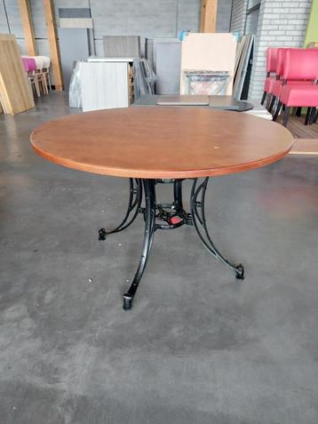 tafel Ø110cm  ** klassiek kersen kleur ** beschikbaar voor biedingen