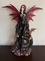 Heel mooi Gothic fairy / fee beeld met draak statue 59cm, Verzamelen, Beelden en Beeldjes, Ophalen of Verzenden, Zo goed als nieuw