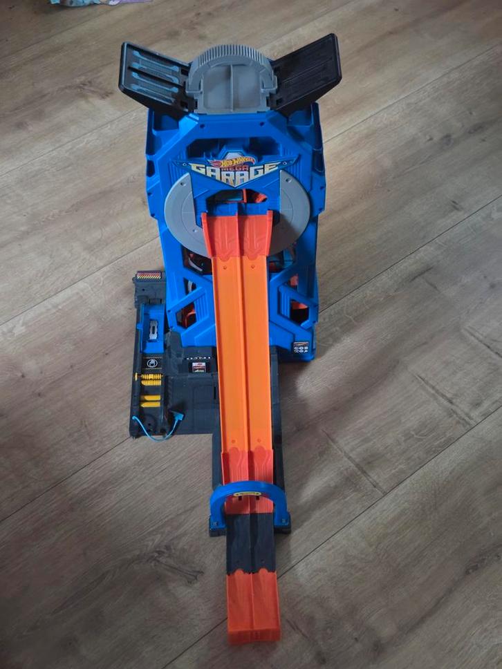 Hot Wheels City Mega Garage - Raceplezier!, Kinderen en Baby's, Speelgoed | Racebanen, Zo goed als nieuw, Racebaan, Handmatig