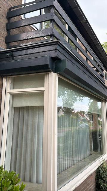 4 stuks Elektrische Rolluiken in goede conditie beschikbaar voor biedingen