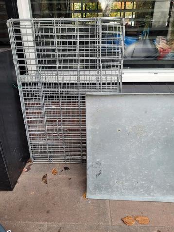 Metalen hondenbench beschikbaar voor biedingen