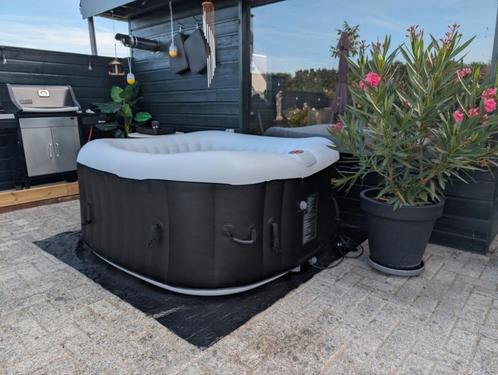 Automatisch opblaasbare jacuzzi 4 personen, Tuin en Terras, Bubbelbaden en Hottubs, Zo goed als nieuw, Opblaasbaar, Afdekzeil