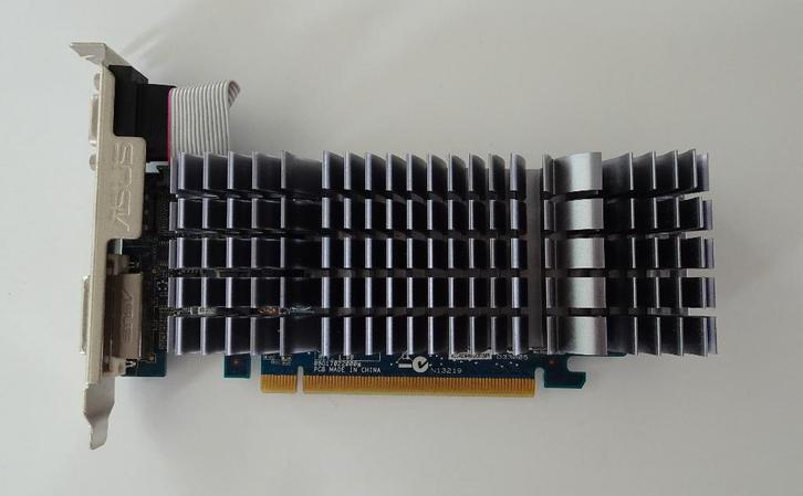 Asus NVIDIA GeForce 210 Silent 1GB Videokaart, Computers en Software, Videokaarten, Zo goed als nieuw, PCI-Express 2.0, GDDR3