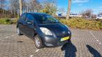 Toyota Yaris 1.0 12V Vvt-i 5DR Terra 2010 Grijs, Auto's, Voorwielaandrijving, Stof, 40 €/maand, 750 kg