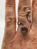 Z857 Prachtige zilveren modernist ring (verstelbaar), Met kristal, Ophalen of Verzenden, X, Dame