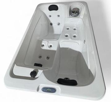 AquaVera - 2 persoons lig jacuzzi ideaal formaat beschikbaar voor biedingen