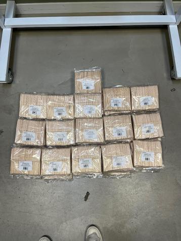 Houten wegwerpmessen, totaal 8000 messen beschikbaar voor biedingen