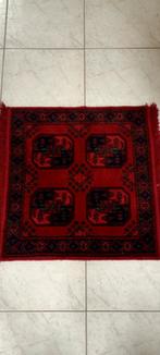 Klein rood kleedje - 70x70 cm, Huis en Inrichting, Stoffering | Tapijten en Kleden, Gebruikt, Vierkant, Oosters, 50 tot 100 cm