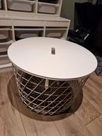 Leuke mand tafel staal met houten deksel. Ikea KVISTBRO, Huis en Inrichting, Tafels | Bijzettafels, Ophalen, Gebruikt, Rond