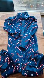 Kinder kerst onesie blauw met zuurstokken maat 146/152, Overige typen, Jongen of Meisje, Nieuw, Ophalen of Verzenden
