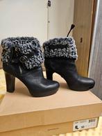 Enkel laarsjes van UGG, Kleding | Dames, Schoenen, Ophalen of Verzenden, Zo goed als nieuw, Zwart
