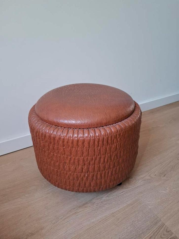 Vintage poef opbergbox mand bruin skai voetenbankje hocker, Huis en Inrichting, Banken | Voetenbanken en Poefen, Zo goed als nieuw