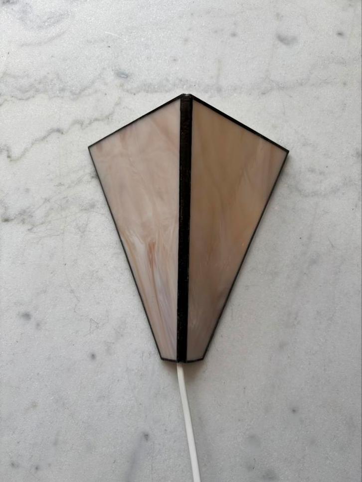 Vintage roze glas in lood wandlamp Tiffany driehoek glazen, Huis en Inrichting, Lampen | Wandlampen, Zo goed als nieuw, Glas, Ophalen of Verzenden