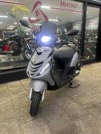 Piaggio Zip 4T ( 2-klepper ), Fietsen en Brommers, Scooters | Piaggio, Ophalen, Zip, Zo goed als nieuw, Benzine