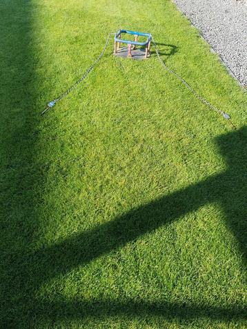 Leuke schommel voor kinderen beschikbaar voor biedingen