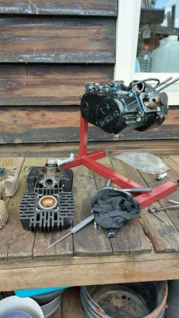 Tomos motor bokje handig bij montage/revisie van motor blok beschikbaar voor biedingen