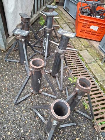 Kriksteunen / Assteunen - Per Set of Los beschikbaar voor biedingen