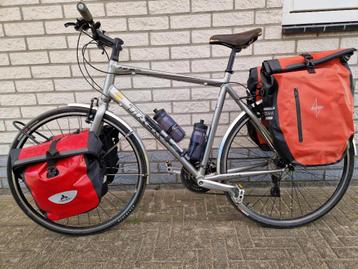 TREK trekkingfiets randonneur beschikbaar voor biedingen