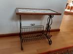 Vintage tafeltje / lectuurbak, Huis en Inrichting, Woonaccessoires | Krantenbakken en Lectuurbakken, Ophalen, Gebruikt