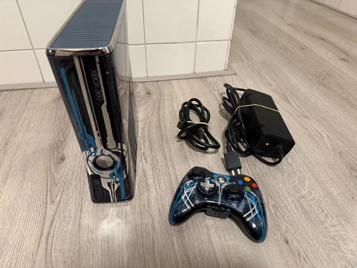 Xbox 360 S console - Halo 4 special edition, Spelcomputers en Games, Spelcomputers | Xbox 360, Gebruikt, 320 GB, 360 S, Met 1 controller