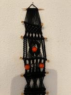 Macramé zwart met oranje kralen 50 cm ( retro, vintage), Ophalen of Verzenden, Zo goed als nieuw