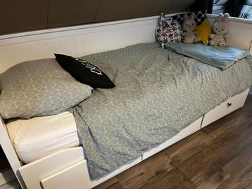 Uitschuifbare bed IKEA met kledingkast 