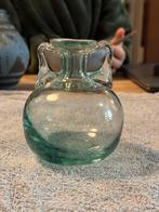 Handgeblazen Kroatisch Vaasje met Oortjes, Nieuw, Ophalen of Verzenden, Glas, Minder dan 50 cm