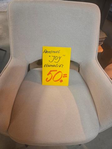 Mooie armstoel  beschikbaar voor biedingen