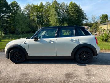 Mini 1.5D Cooper 5D 2015 Wit beschikbaar voor biedingen