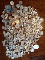 Oude parelmoeren knoopjes, Ophalen of Verzenden, Gebruikt, Knoop of Knopen