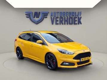 Ford Focus Wagon 2.0 ST 250PK Carplay - Sunset Gelb Metallic beschikbaar voor biedingen