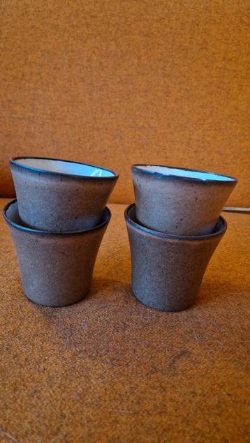 Lucie Q Bakker bruine bekers (diameter 8cm) beschikbaar voor biedingen