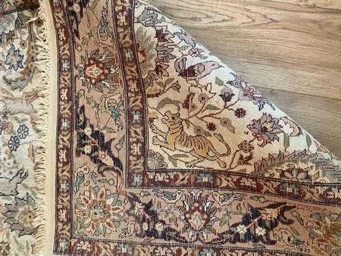 Fraaie pers Iran met dierfiguren, Antiek en Kunst, Antiek | Kleden en Textiel, Ophalen of Verzenden