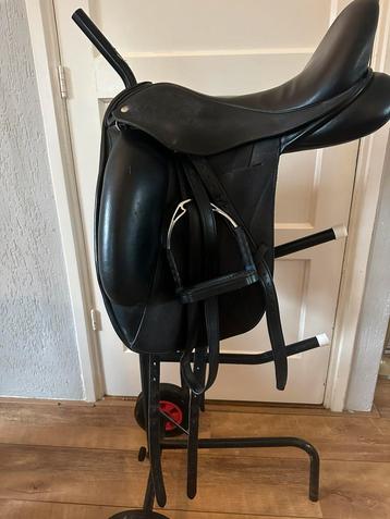 Customer Icon Coda dressuurzadel 17,5 inch, zwart beschikbaar voor biedingen