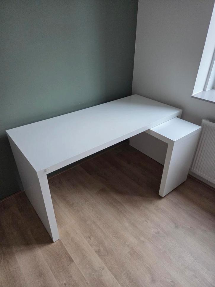 IKEA MALM bureau wit, met uitschuifdeel, Huis en Inrichting, Bureaus, Ophalen