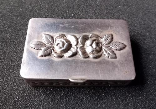 Zilveren pillendoosje met Hildesheimer rozen, .835 zilver, Antiek en Kunst, Antiek | Goud en Zilver, Zilver, Ophalen of Verzenden
