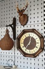 Vintage bamboe wandklok -  manou/rotan /webbing / jaren 70, Ophalen of Verzenden, Gebruikt, Wandklok