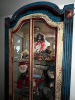 Kleurige vitrinekast, Huis en Inrichting, Kasten | Vitrinekasten, Ophalen, Met deur(en), Rustiek modern, Glas