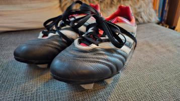 Adidas Voetbalschoenen Maat 42 beschikbaar voor biedingen
