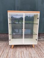 Vintage Kastje Met Glas Retro Design Vitrinekast Pootjes, BlijeSpullen.nl, Met deur(en), 100 tot 150 cm, 50 tot 100 cm