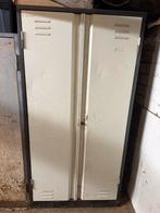 Grote ruime zadelkast, Huis en Inrichting, Kasten | Lockerkasten, Ophalen, Gebruikt