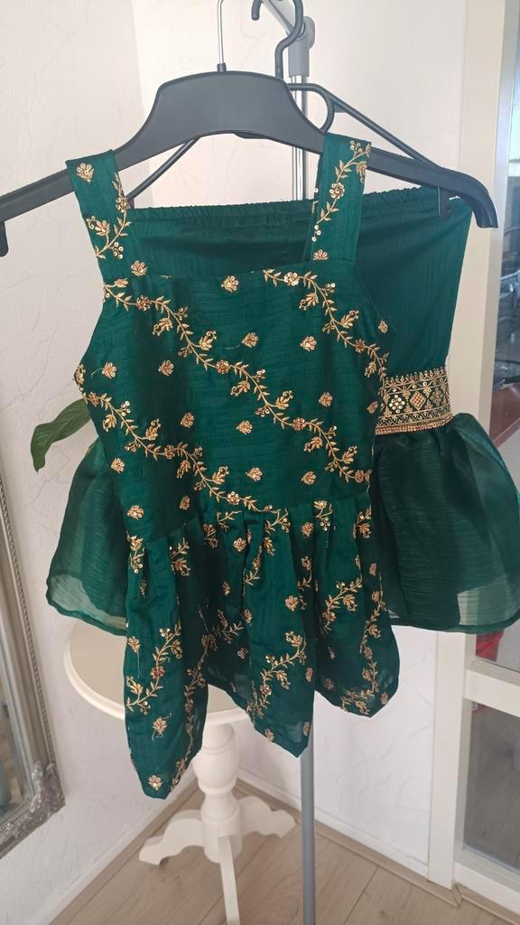 Groene jurk met borduursel - Nieuw!, Kinderen en Baby's, Kinderkleding | Overige, Ophalen of Verzenden