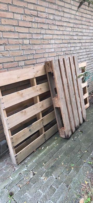 Gratis af te halen pallets beschikbaar voor biedingen