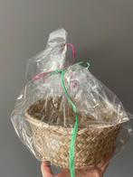 Mandje om cadeau te geven! (gloednieuw), Huis en Inrichting, Woonaccessoires | Schalen en Manden, Overige materialen, Mand, Rond