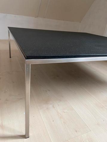 Prachtige salontafel zwart natuursteen blad en rvs onderstel beschikbaar voor biedingen