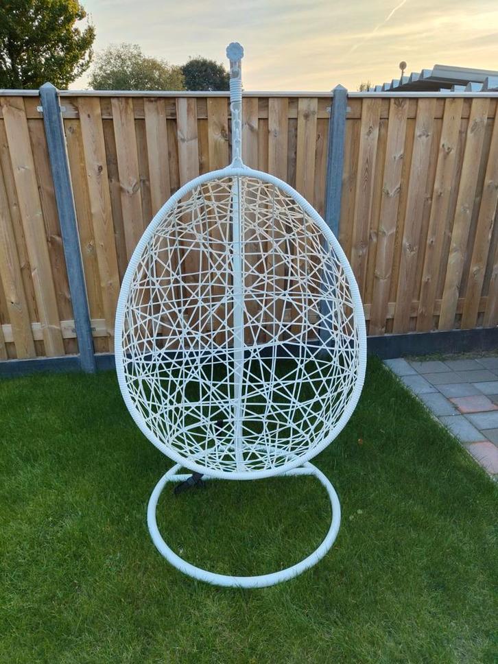 Hangstoel met kussens - Zo goed als nieuw!, Tuin en Terras, Tuinstoelen, Zo goed als nieuw, Rotan, Ophalen of Verzenden
