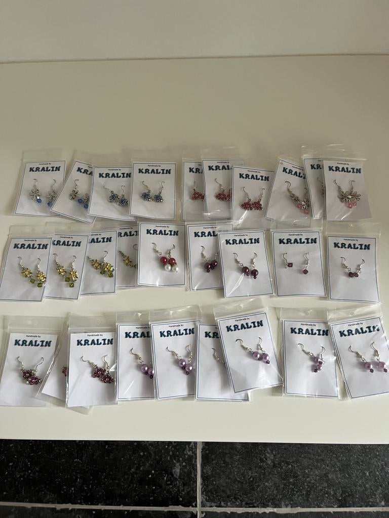 Partij hangemaakte oorbellen nikkelvrij swarovski 28 stuks, Sieraden, Tassen en Uiterlijk, Oorbellen, Met kristal, Overige materialen