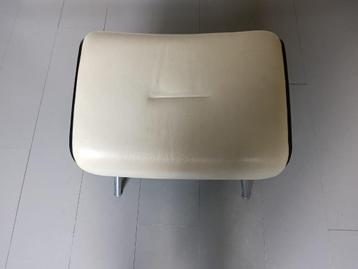Mooie Jahn aamodt hocker vintage design beschikbaar voor biedingen
