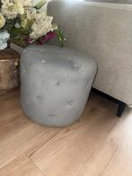 Licht/ baby blauw poef met knopen, Ophalen, Minder dan 50 cm, Rond, Minder dan 50 cm